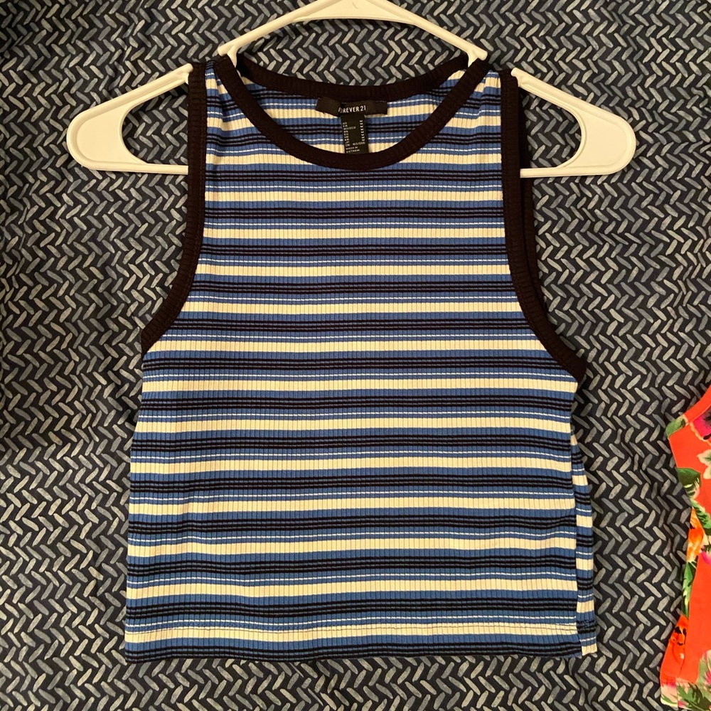 M/L FOREVER 21 CROP TOPS